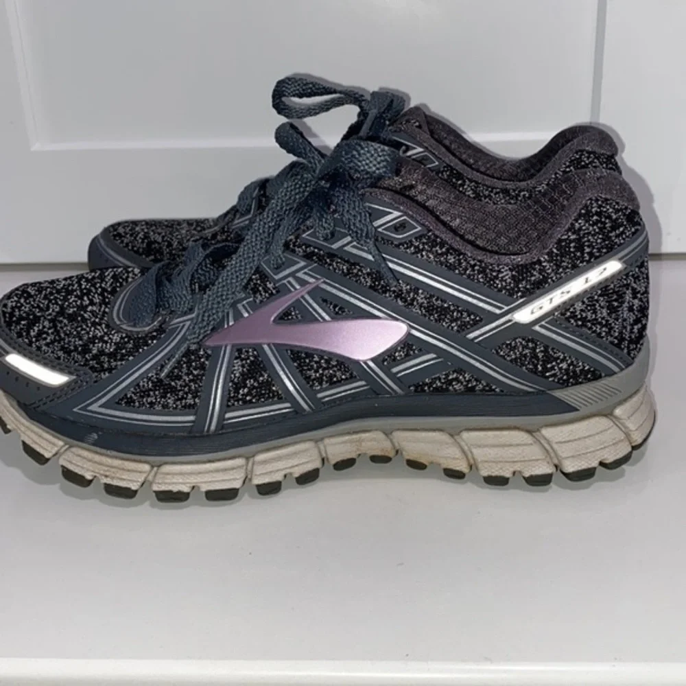 Brooks GTS 17‎ Running Shoe Grey Rose Womens 6.5